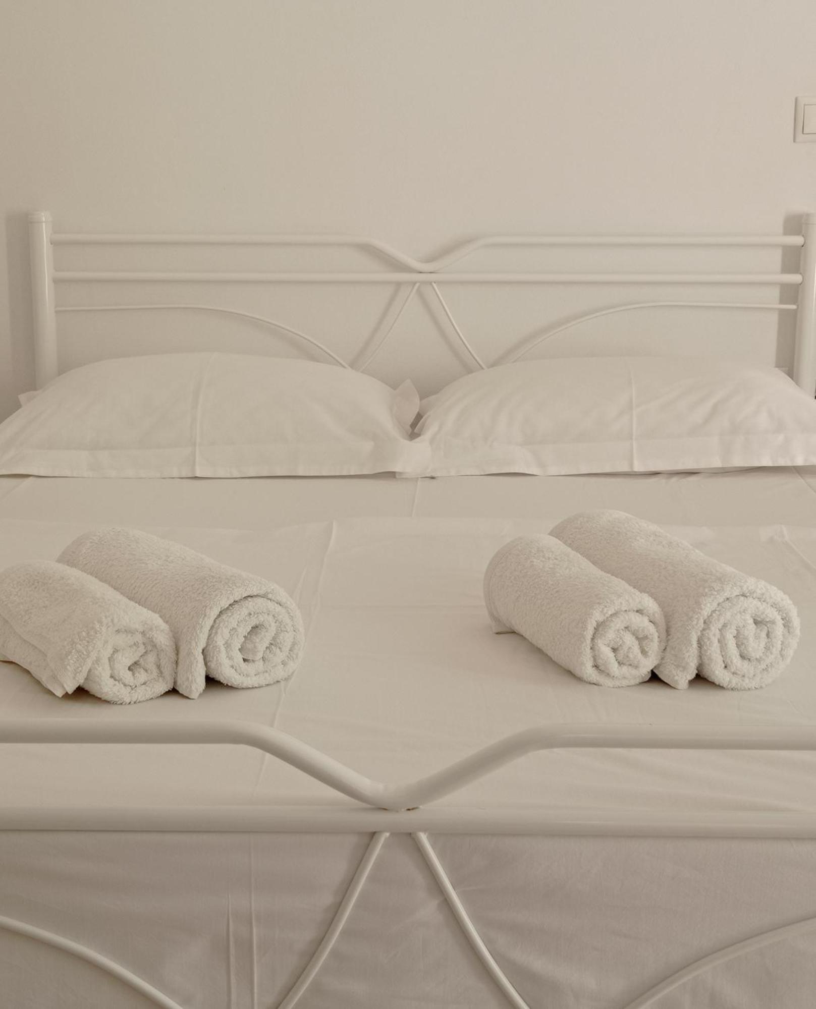 Elea Guesthouse Himare Bilik gambar