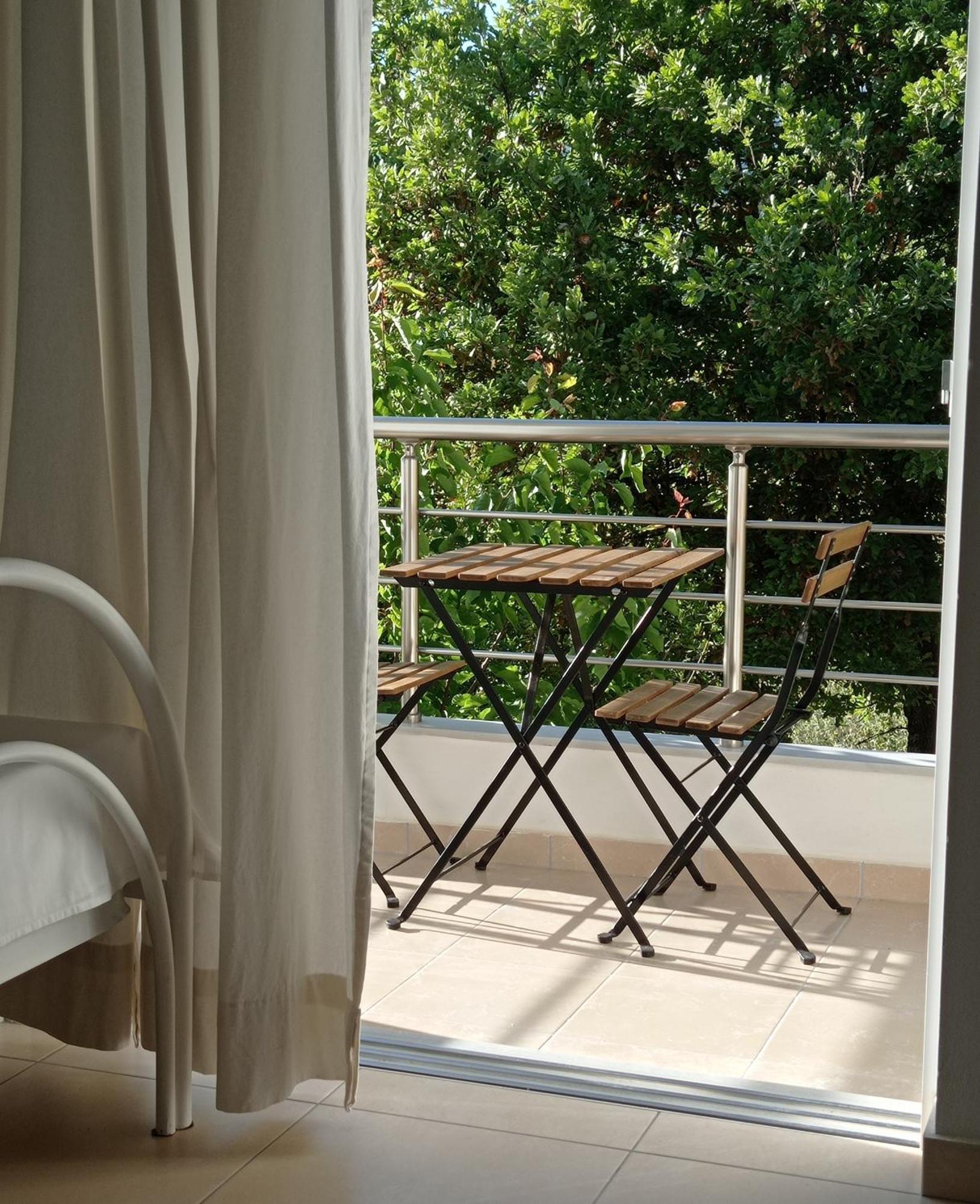 Elea Guesthouse Himare Bilik gambar